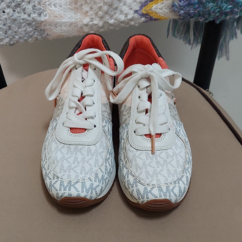 Michael Kors Sneakers, 8.5 MK Logo, Leather, Rose Gold Accents - Picture 3 of 14
